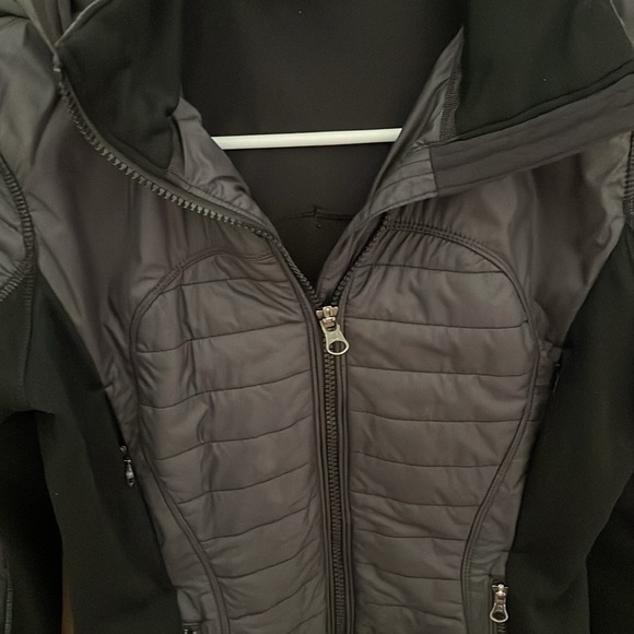 ✴️ EUC ORIGINAL LULULEMON FIRST MILE JACKET BLACK SIZE 4 EXCELLENT CONDITION - Picture 2 of 5